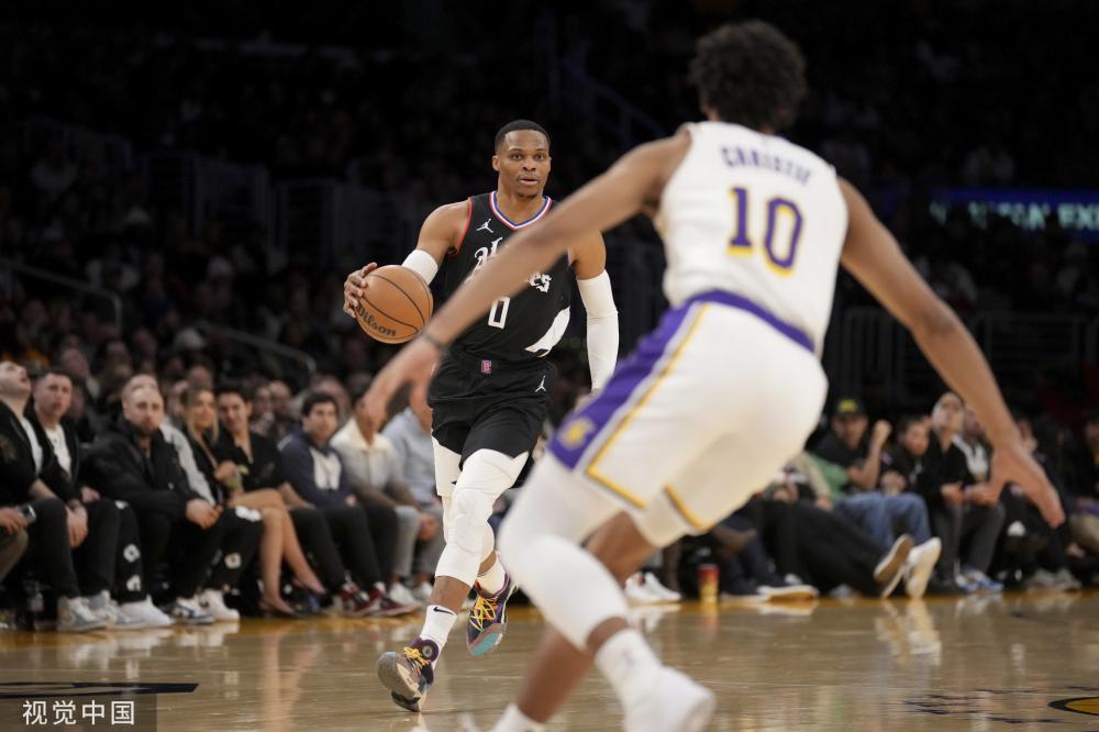 並在賽季中 並在賽季中